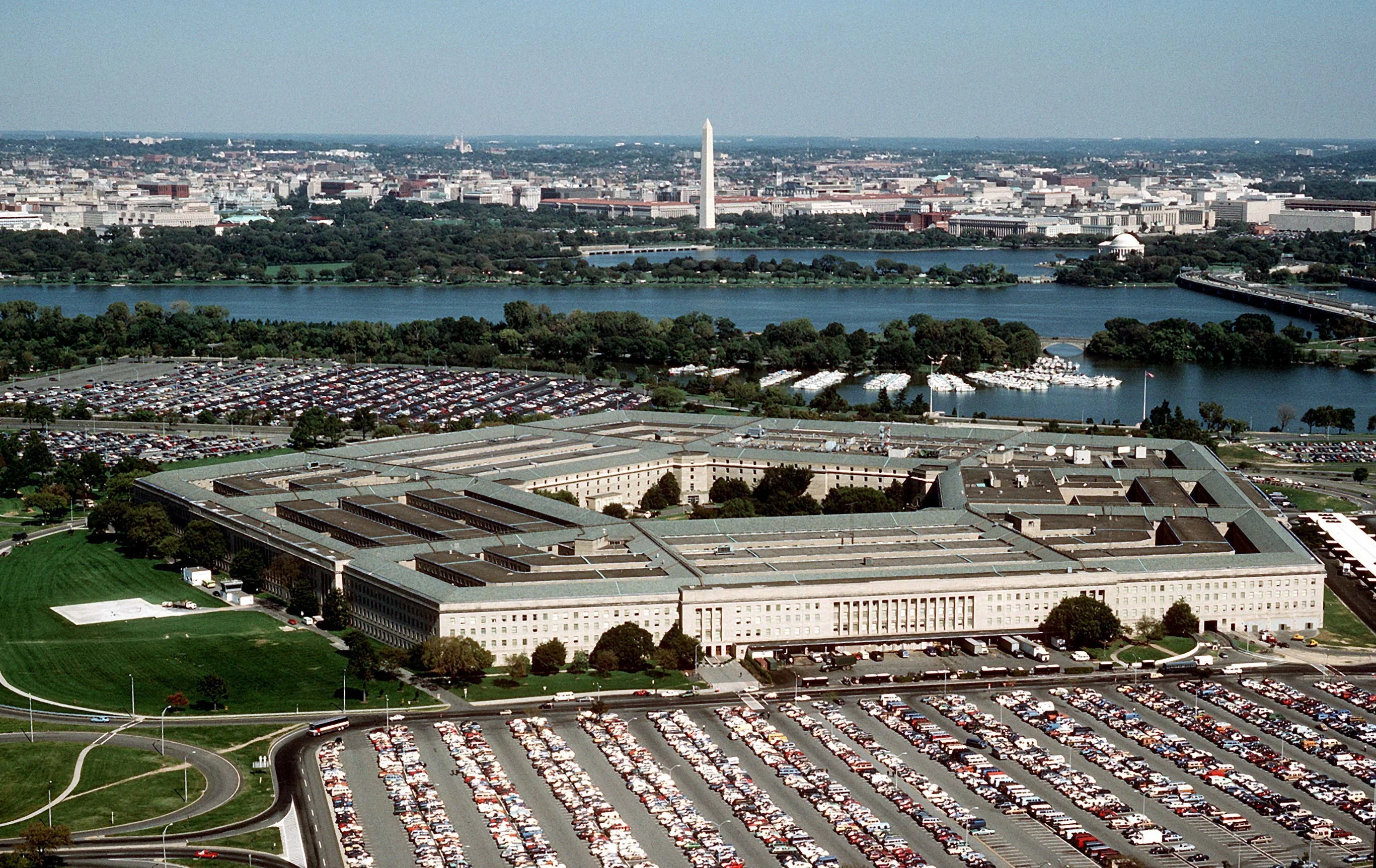Pentagon traži 350 milijardi dolara za "borbu protiv komunizma", kongresmen ga opravdava
