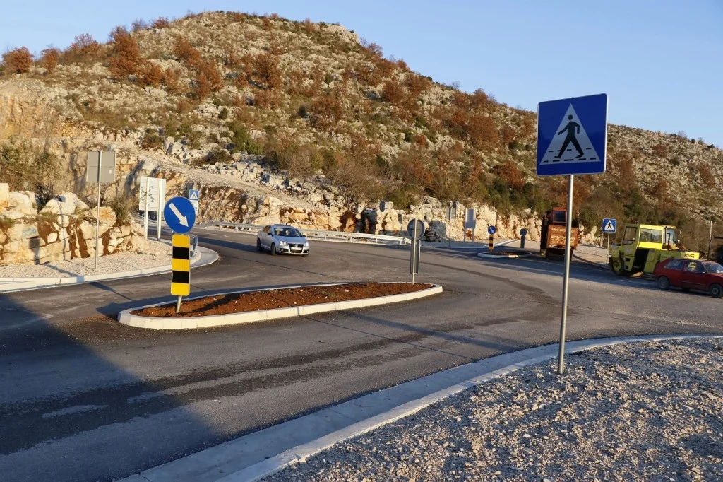 Trostruki sudar kod Neuma, u nesreći učestvovalo i vozilo Hitne pomoći, više povrijeđenih