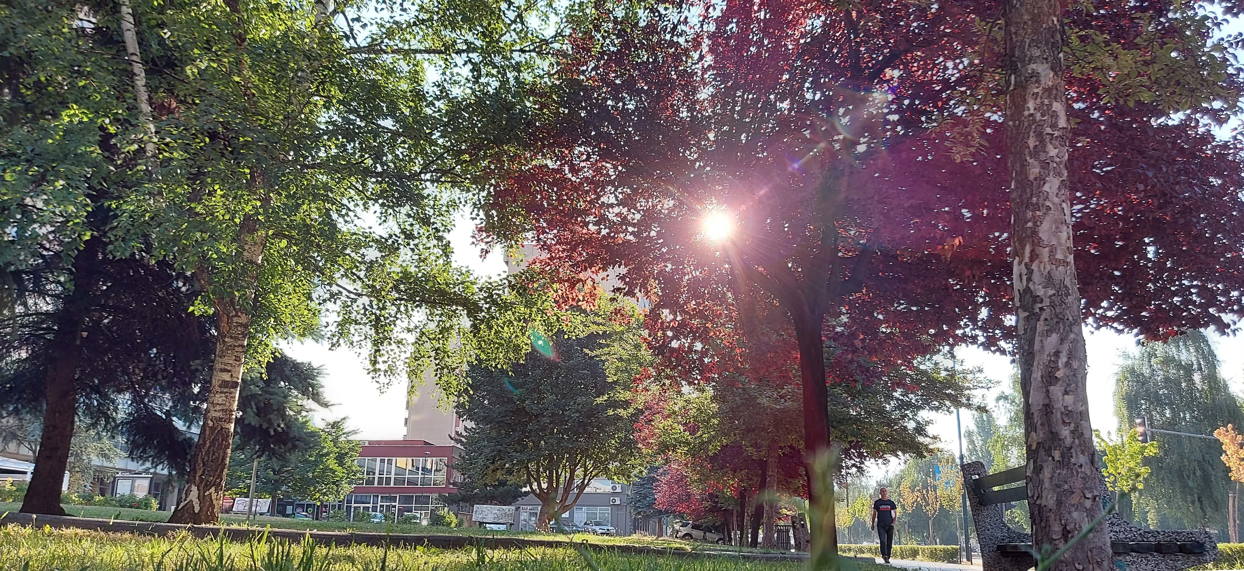 Nakon sunčanog jutra vrijeme se naglo mijenja, meteorolozi upozorili na grad i grmljavinu