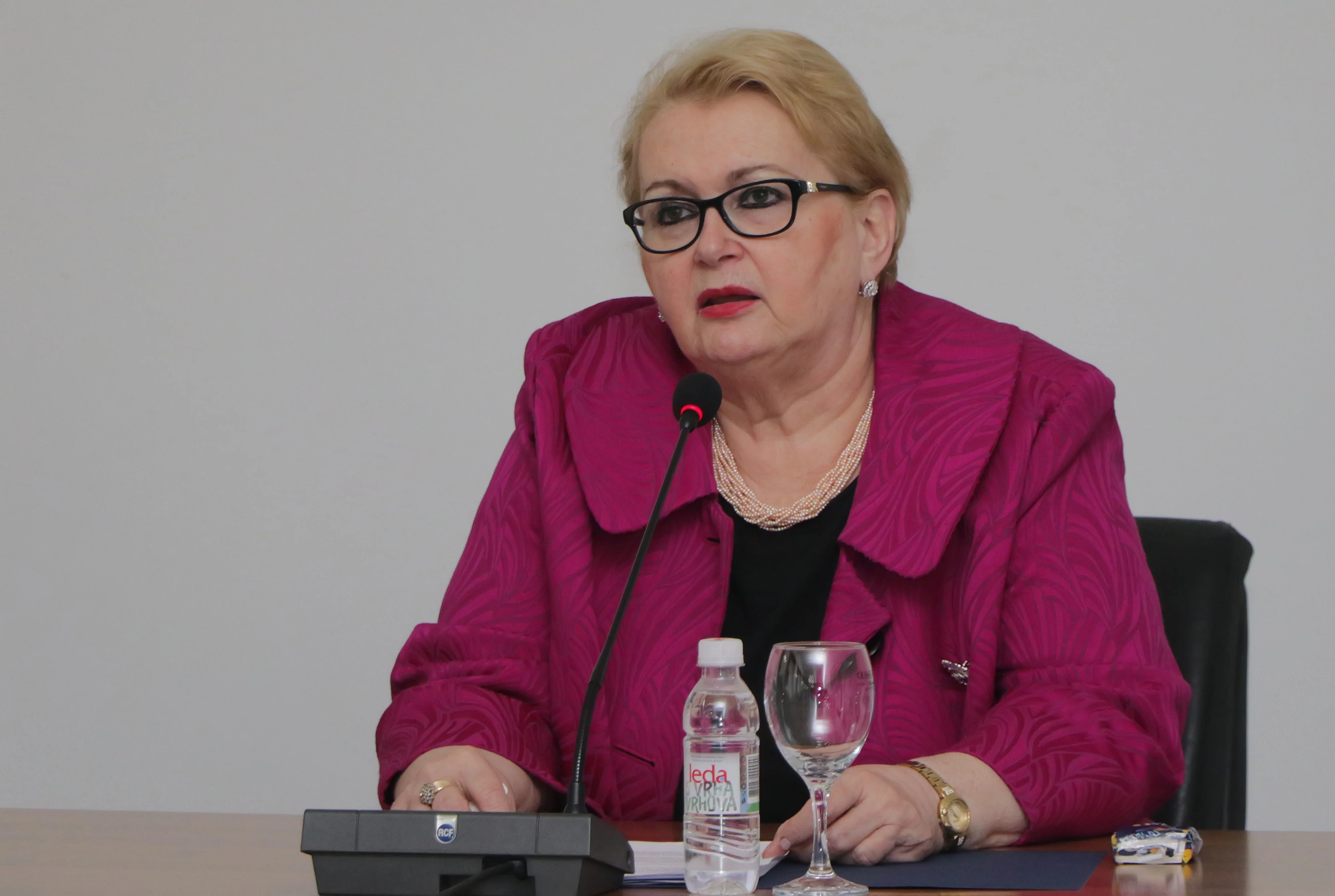 Tuđim radom i parama do privatne samohvale