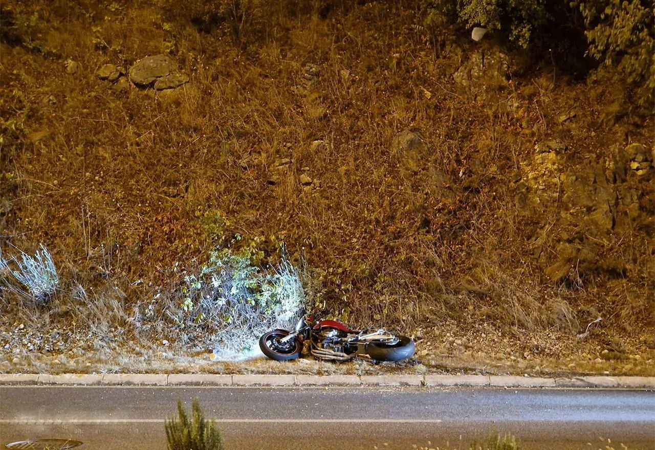 Nesreća u Hercegovini, žestok sudar Golfa i motocikla, mladić teško povrijeđen