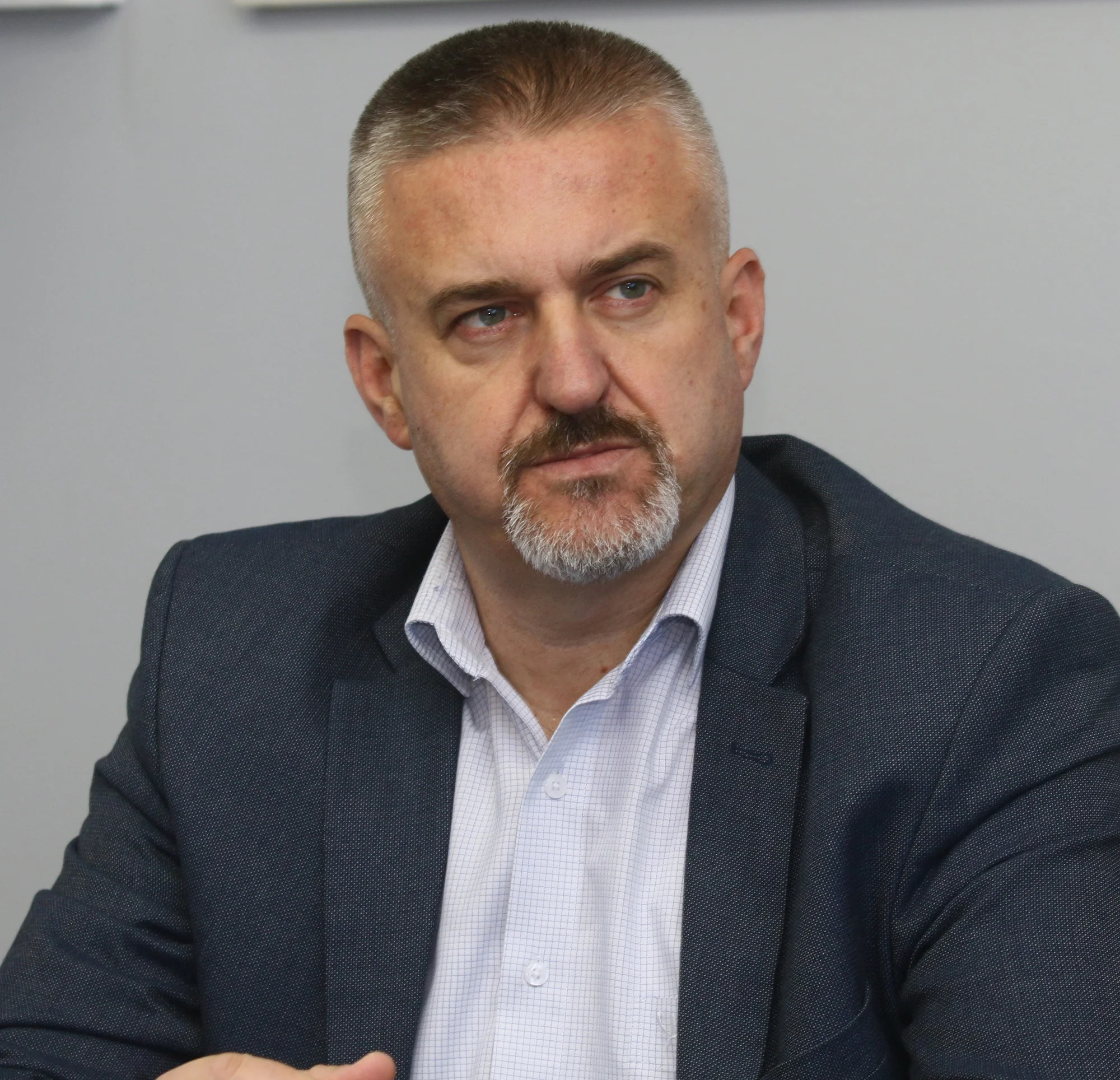 Lešinarenje i ubiranje jeftinih poena na Željezari