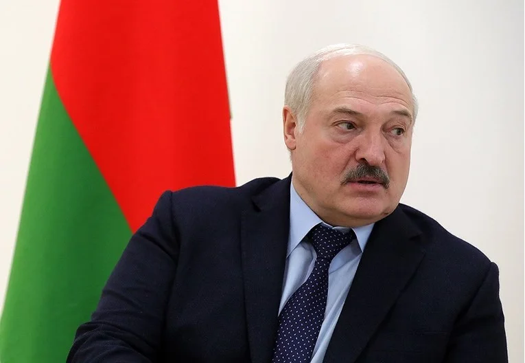 Lukašenko pozvao Macrona na sastanak sa Putinom: Razgovarajmo kao muškarci
