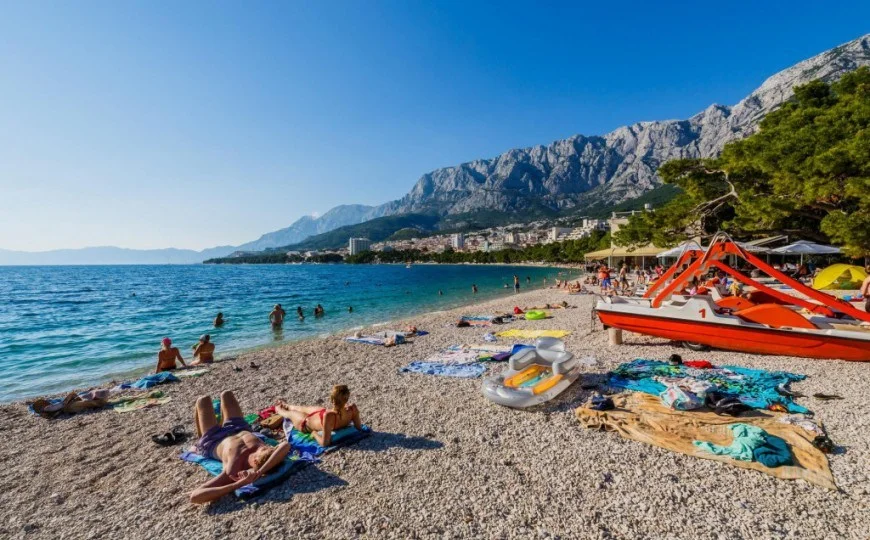 Uporedili smo koliko košta ljetovanje u apartmanu, a koliko u hotelu na Jadranu?