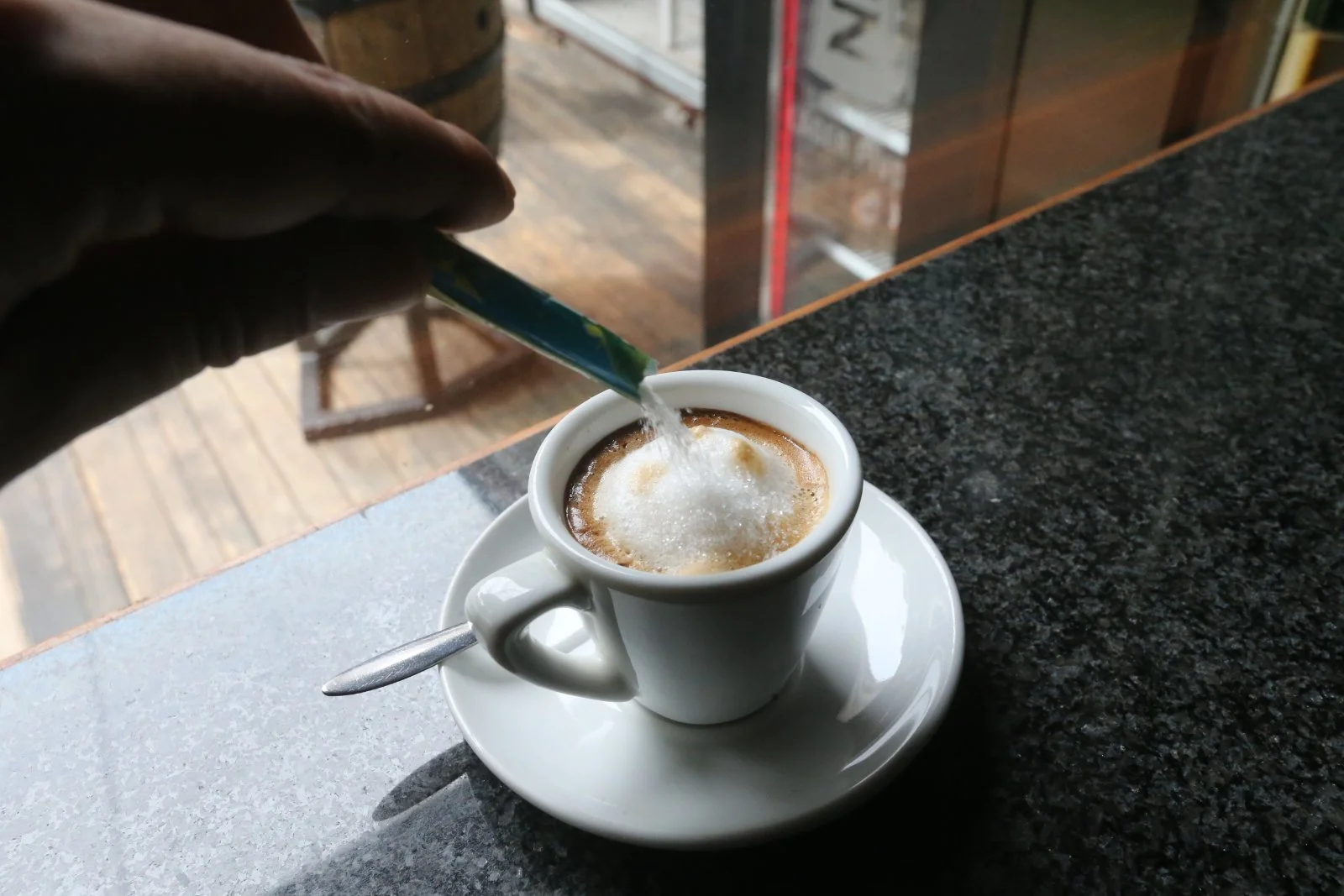 Koliko bi kafa u kafiću trebala koštati? Račun sa Jadrana iznenadio mnoge