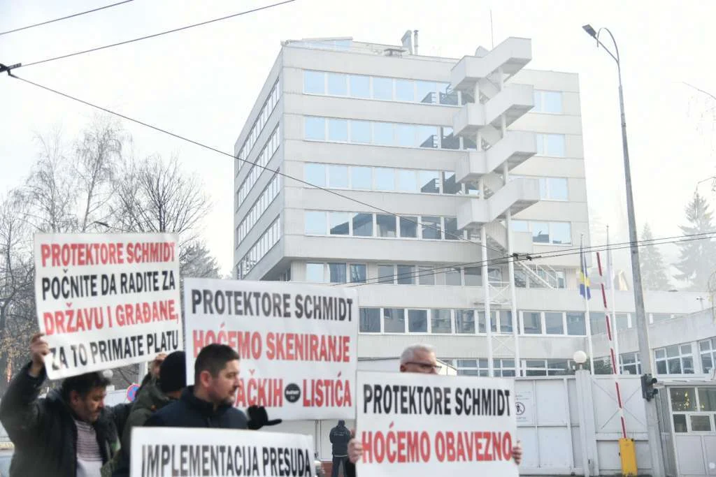 Protesti ispred OHR-a: "Moramo biti tamo prije nego što donesu konačnu presudu o nama!"