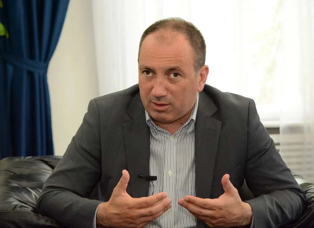 Crnadak tvrdi da se nudio novac najmoćnijim hakerima da napadnu izborni sistem BiH