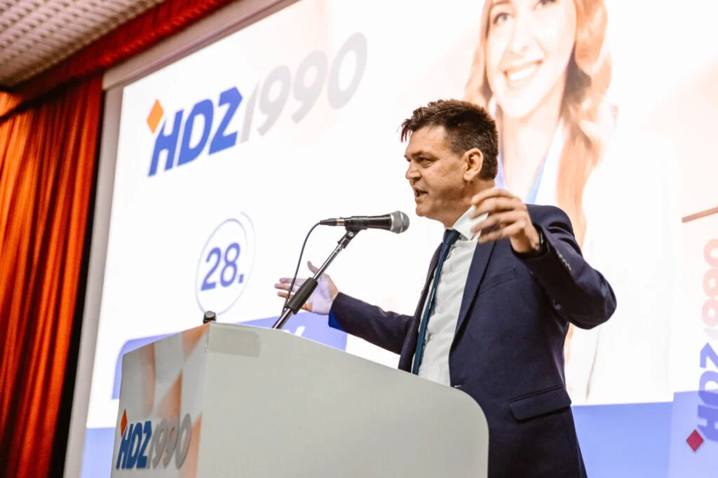 Cvitanović predao Lučićevu kandidaturu za Predsjedništvo BiH, kaže da je uvjeren u pobjedu