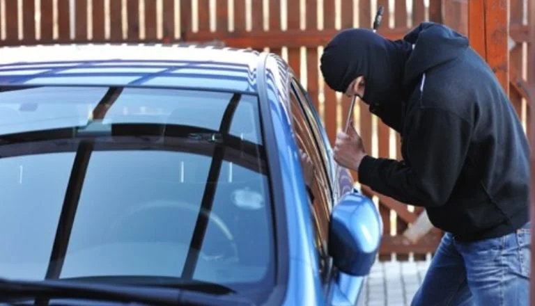 Policija "ulovila" serijskog kradljivca vozila, ukrao tri automobila u pet dana