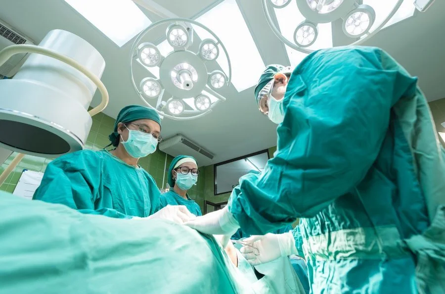 Ljekari bez licenci liječe samo po BiH, počinje obračun s lažnim doktorima
