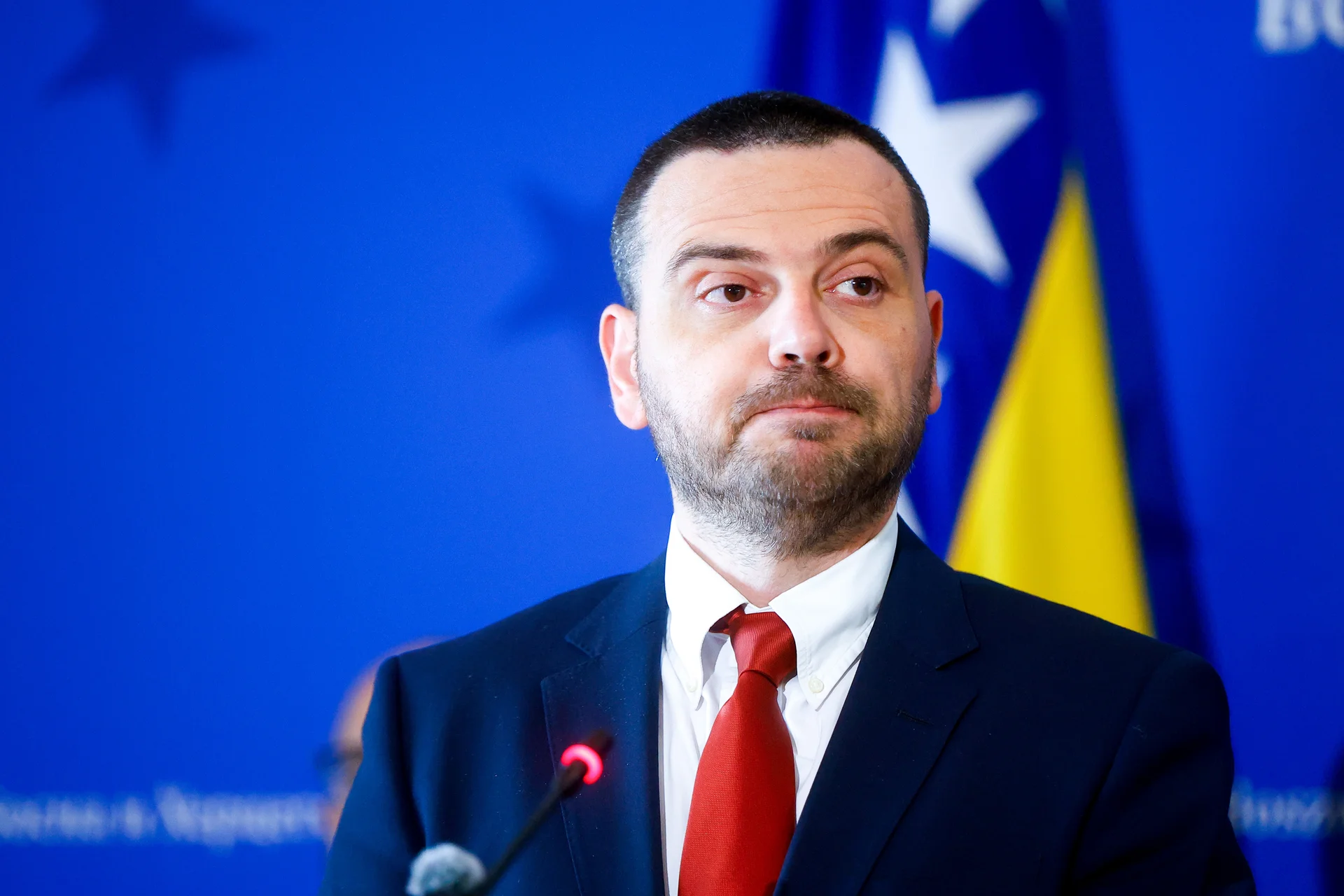 Magazinović upozorio da se u BiH vode procesi koji će imati dalekosežne posljedice