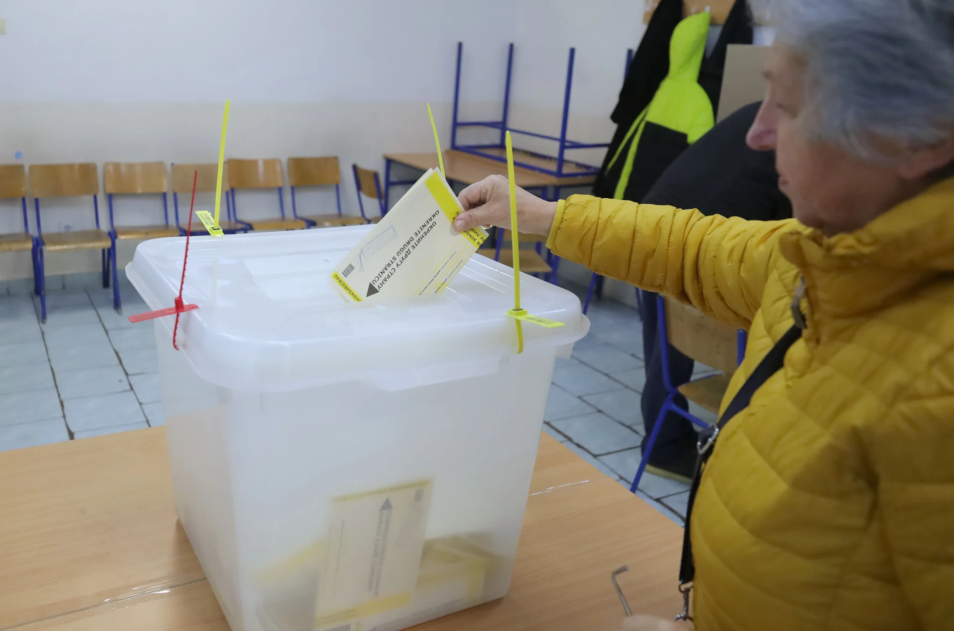 Asfalt za oči: Vraćaju li se svi u predizbornu kampanju sa dobro poznatim receptom?