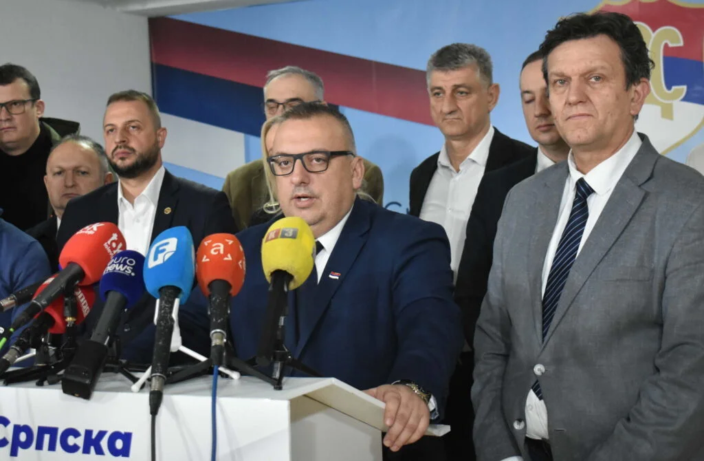 Stanivuković mora, SDS ne