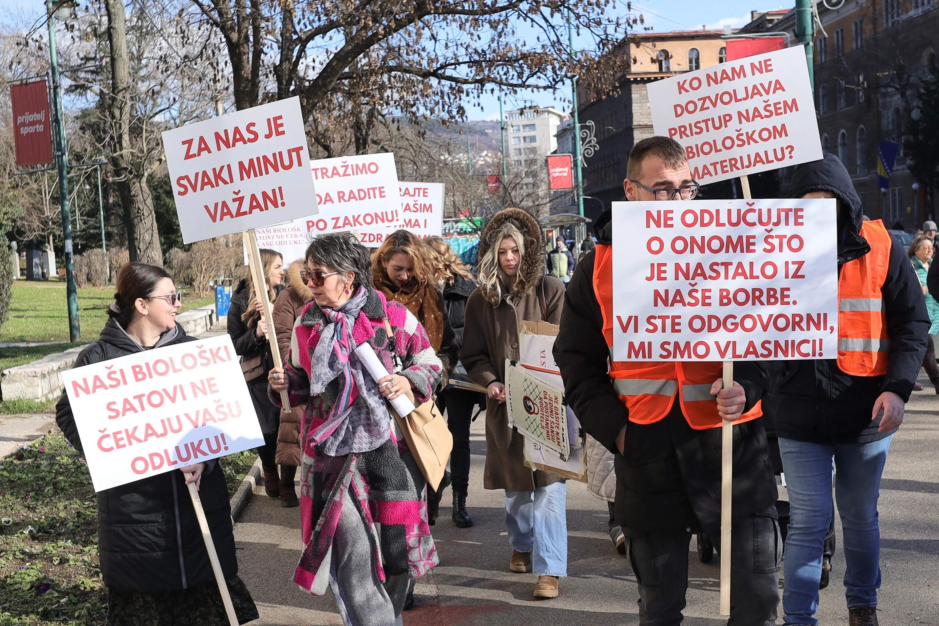 Zatvorili kliniku i nestali, stotine porodica mjesecima čekaju odgovore