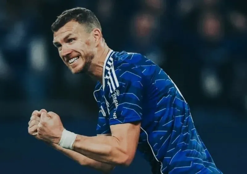 SJAJNE VIJESTI IZ NJEMAČKE: Edin Džeko na korak od novog ugovora sa Schalkeom!