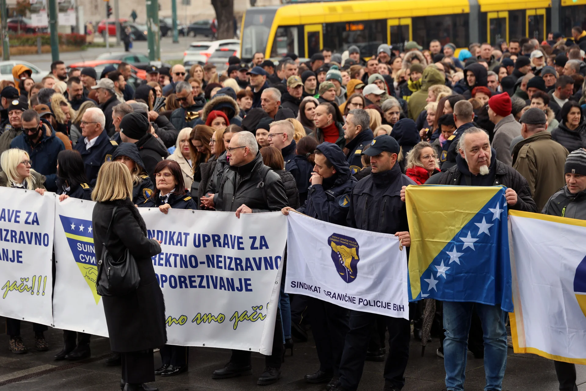 Potpuna konfuzija, budžet kao vruć krompir - iz ruke u ruku