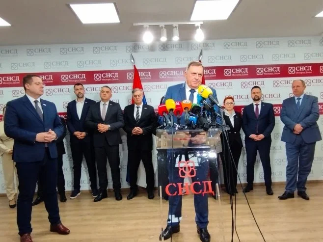 Niski predizborni start SNSD-a i Stanivukovića