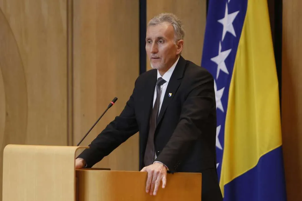 RS na sebe knjiži imovinu žrtava genocida, Ademović traži ocjenu ustavnosti
