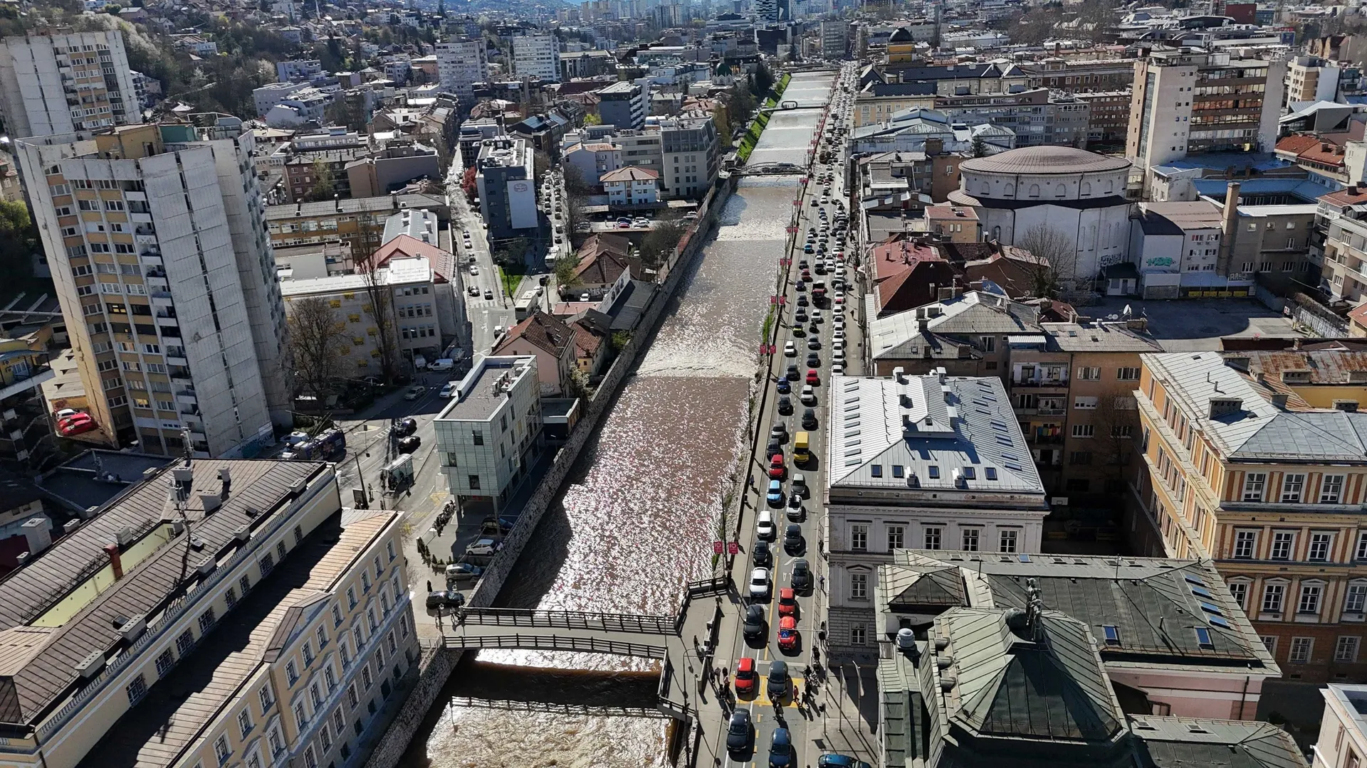 Kolone na ulazu i izlazu iz BiH, vikend i koncerti opteretili saobraćaj