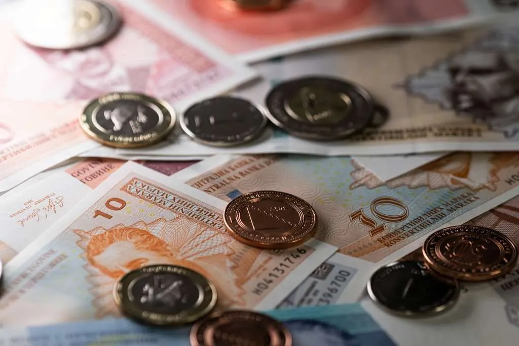 Prosječna plaća u FBiH porasla na 1.706 KM u aprilu, ali kupovna moć građana je smanjena