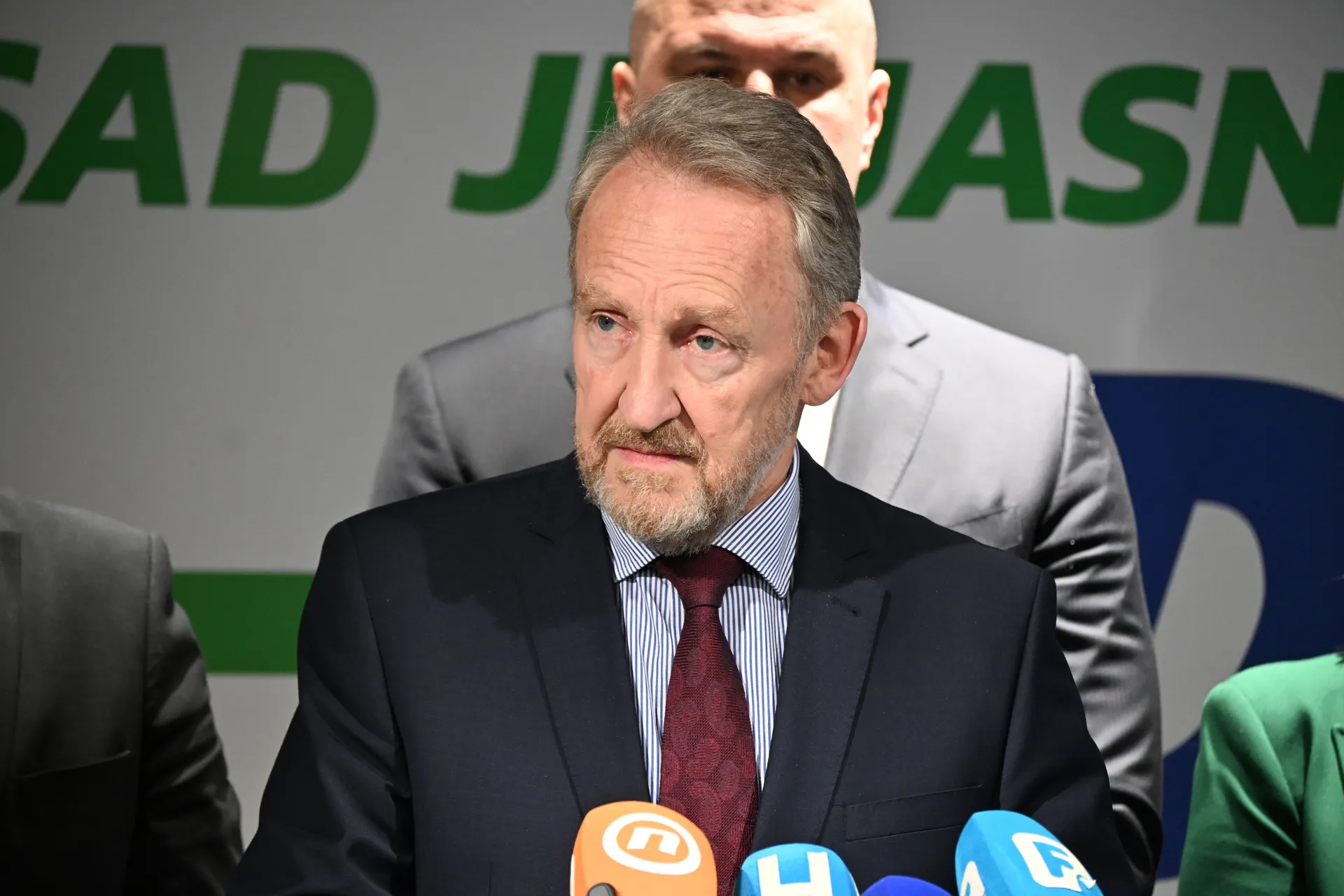 SDA ruži Bećirovića: Mora reći koliko su građani platili najskuplje navijanje u historiji