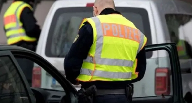 Digli njemačku policiju na noge, stan posvađao oca i sina iz BiH, potezao se i nož