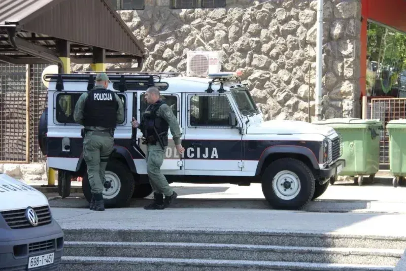 Izbjegnuta tragedija u bh. gradu, bačena ručna bomba u dvorište kuće, nije eksplodirala