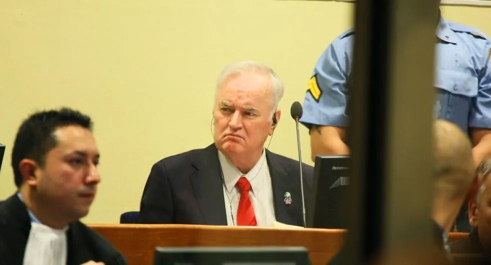 Srbijanski tabloid: Zlotvor Mladić će biti sahranjen uz sve državne i vojne počasti