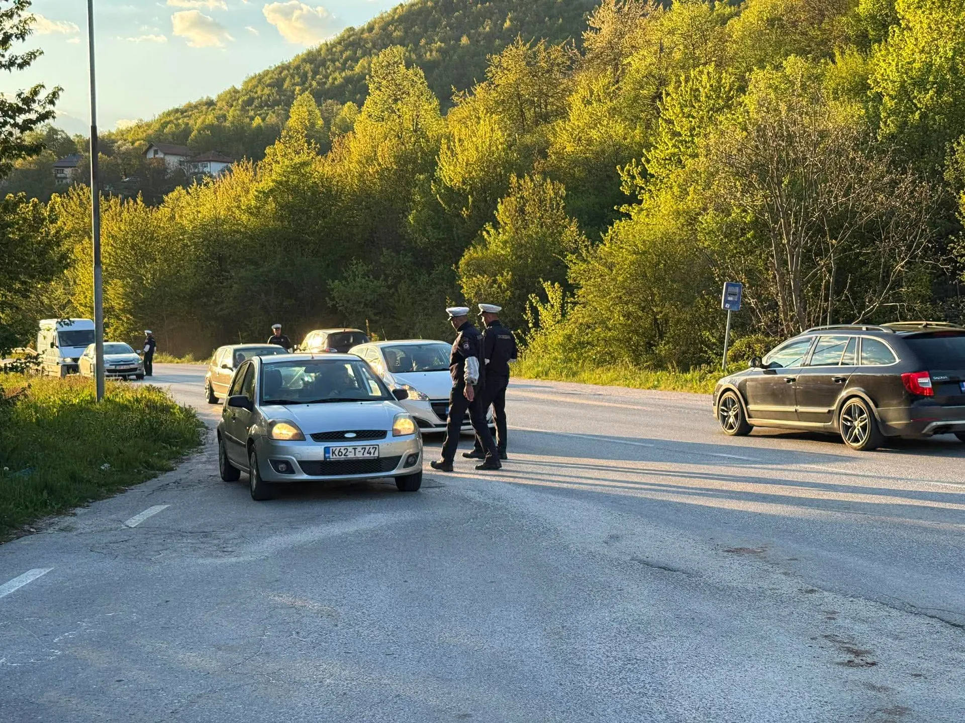 Rutinska kontrola u BiH pošla po zlu, vozač Audija stisnuo gas, povrijeđen policajac