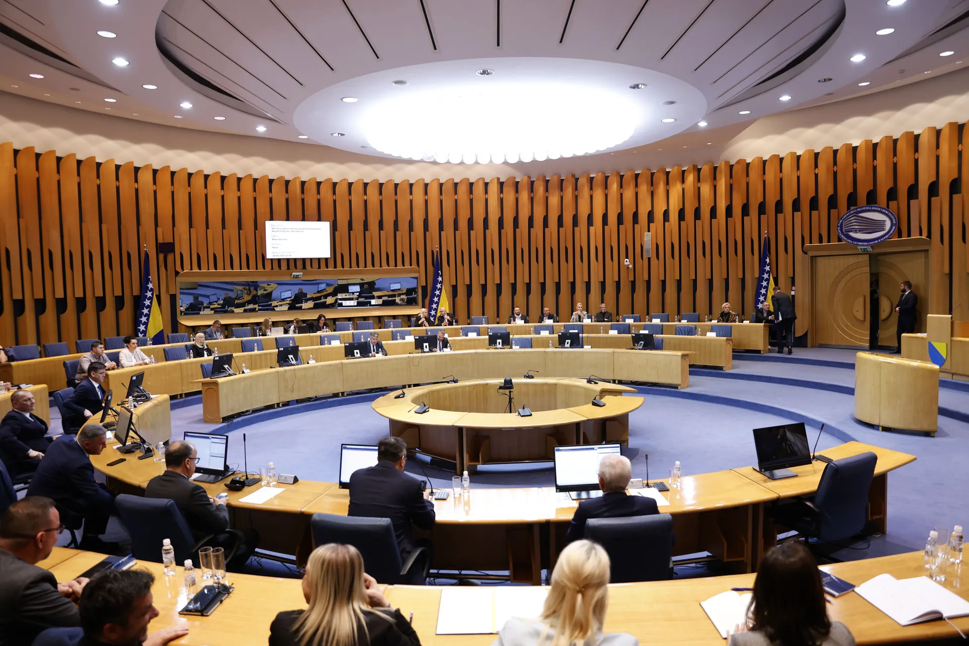 Dom naroda jednoglasno usvojio zakon, slijedi rast plata u institucijama BiH