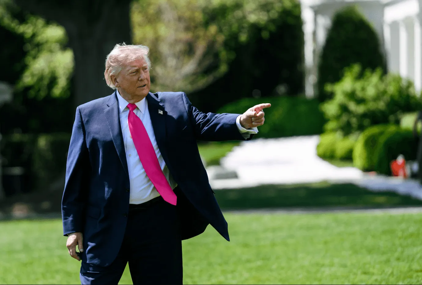 Banka zatvorila više od 300 Trumpovih računa zbog pranja novca, on ih tužio