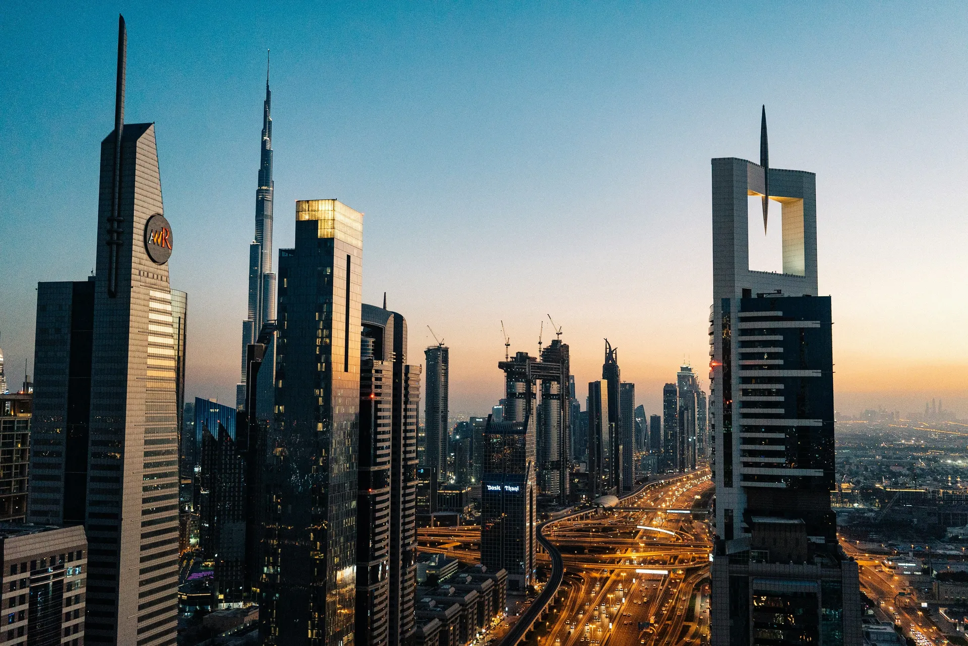 Ujedinjeni Arapski Emirati suspendovali sve trgovinske i finansijske aktivnosti s Iranom