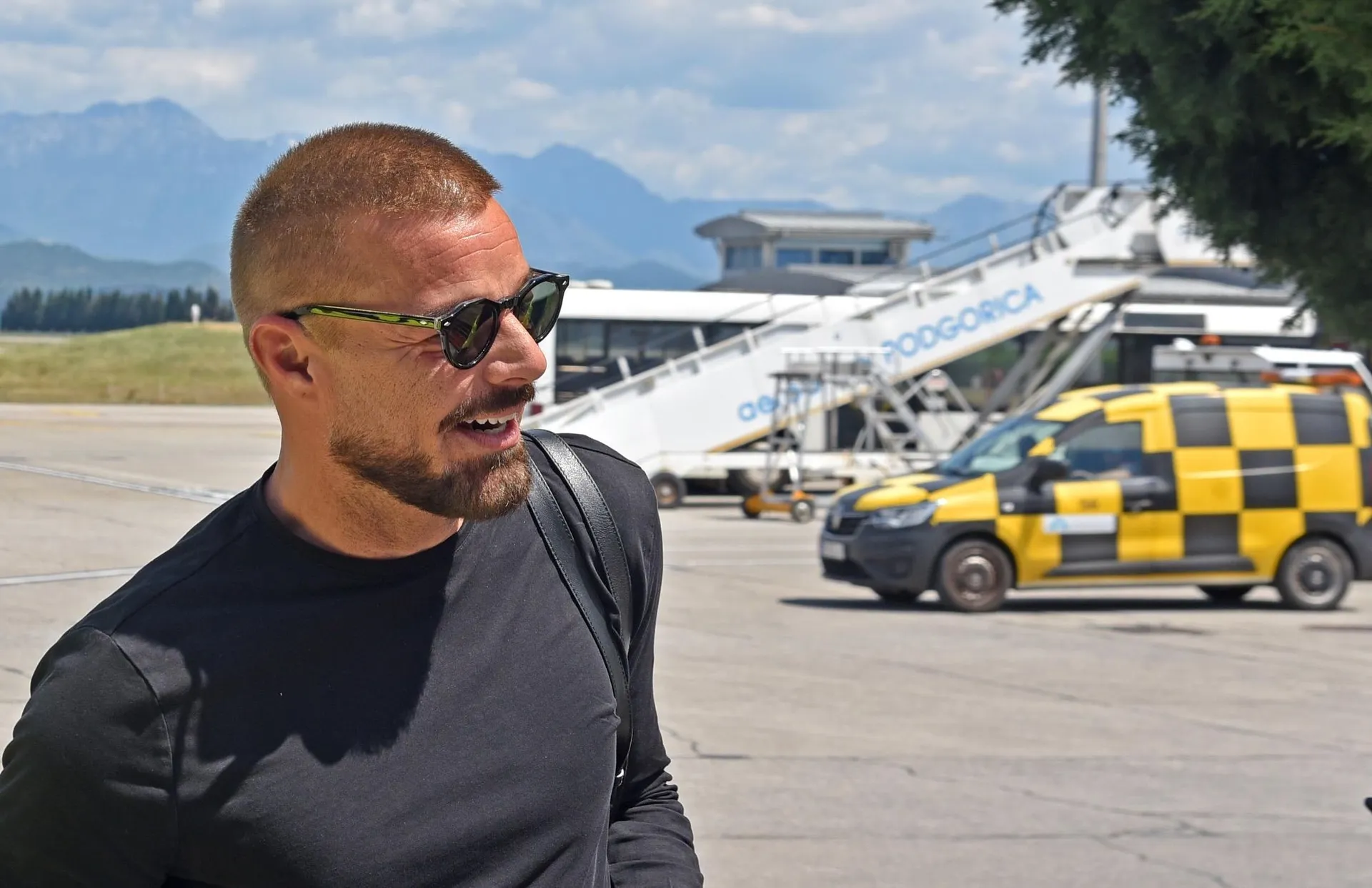 (FOTO) Ricky Martin stigao u Podgoricu, pjevaće povodom Dana nezavisnosti Crne Gore