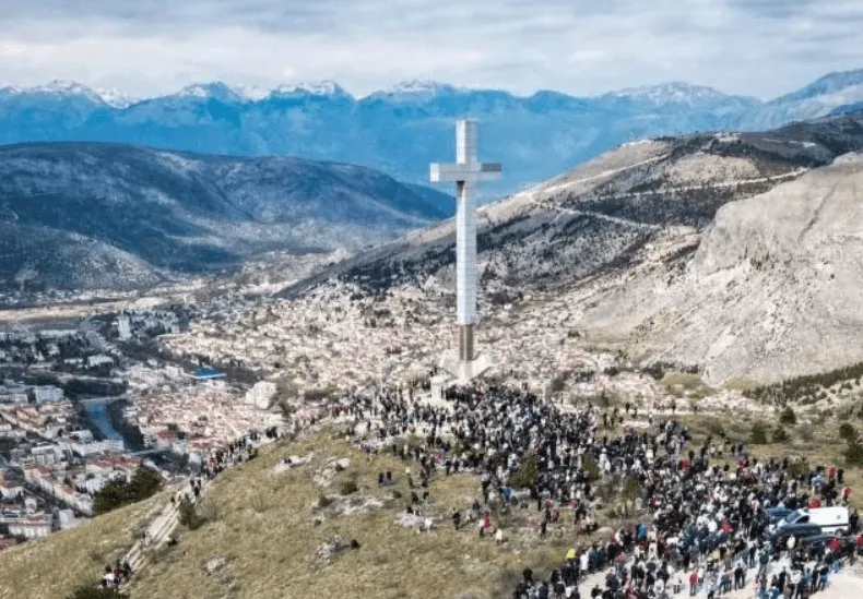 Zatražen inspekcijski nadzor nad križem na Humu iznad Mostara, da li je izgrađen legalno?