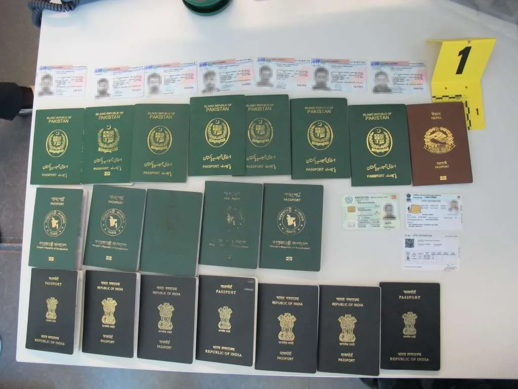 Pakistanac i Bosanka osumnjičeni za krijumčarenje ljudi, oduzeta 64 dokumenta