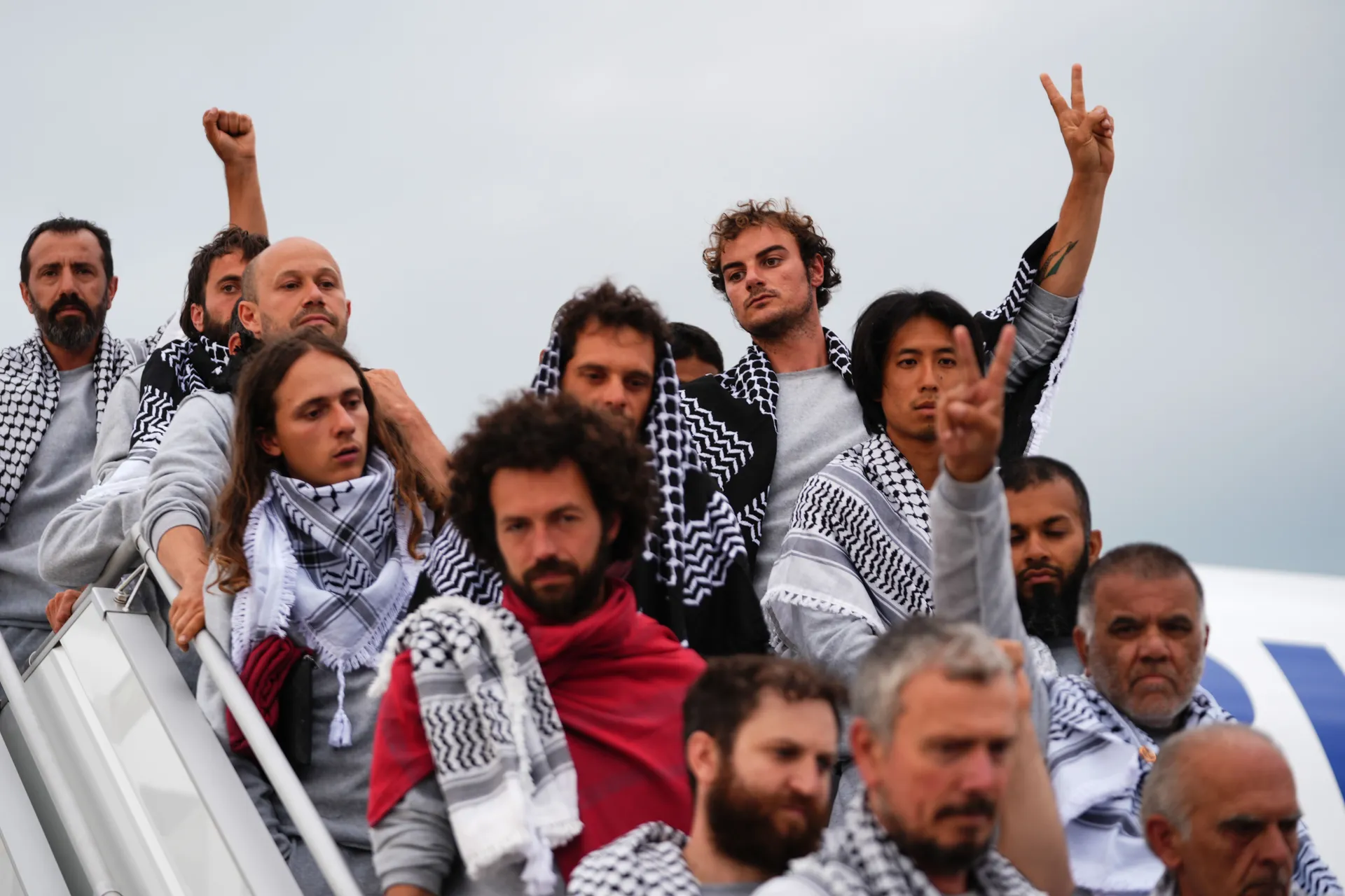  (FOTO) Aktivisti iz Globalne flotile za Gazu sletjeli u Istanbul - slika 8