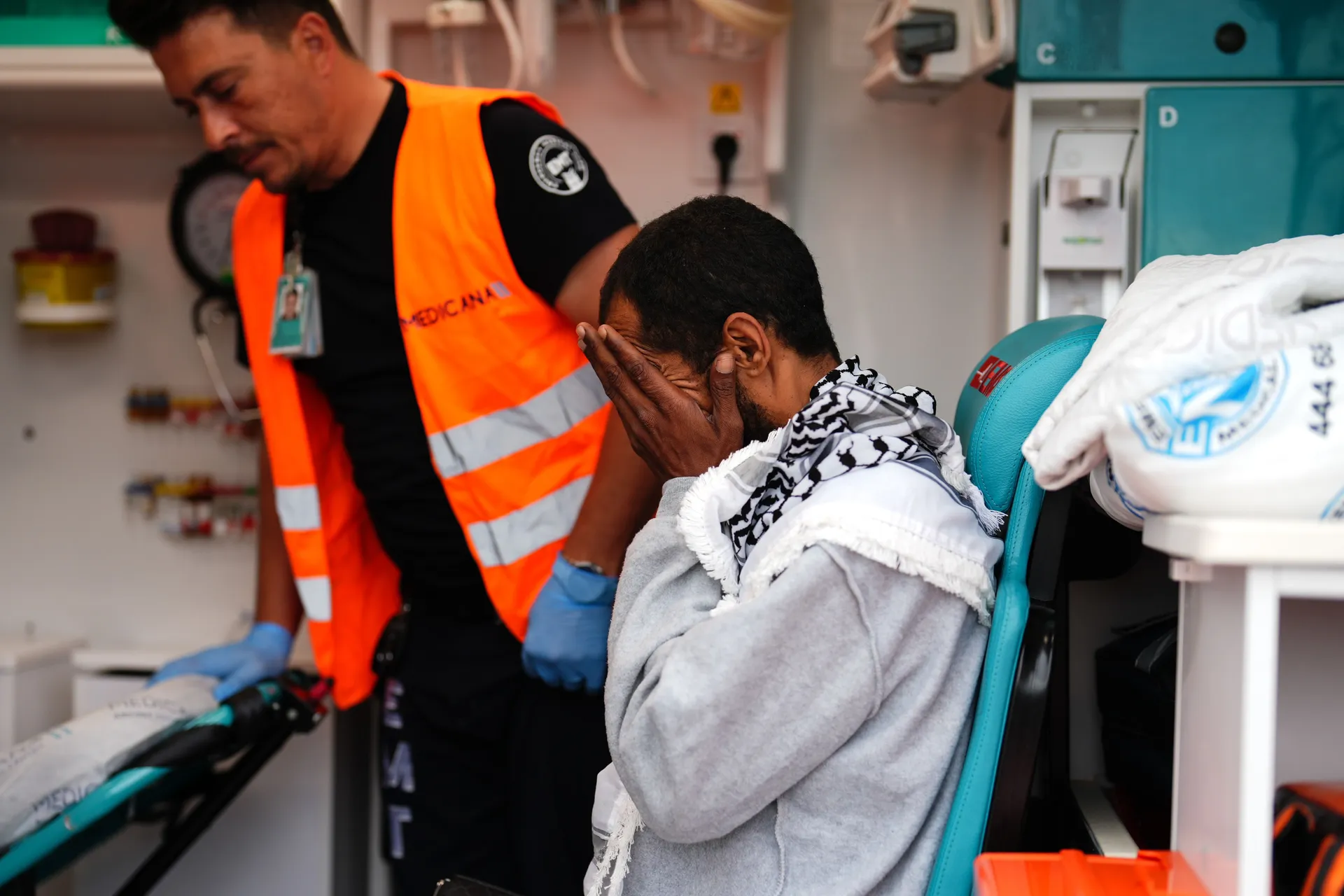  (FOTO) Aktivisti iz Globalne flotile za Gazu sletjeli u Istanbul - slika 6
