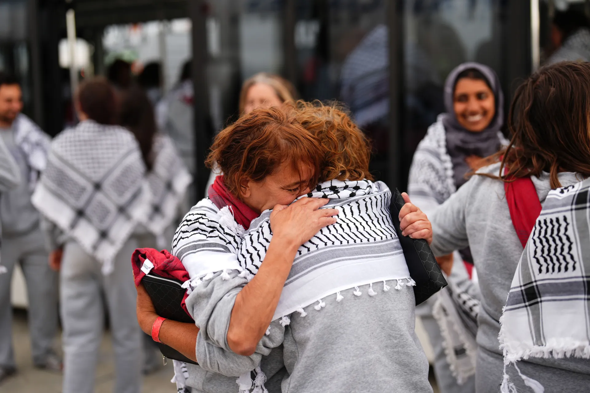  (FOTO) Aktivisti iz Globalne flotile za Gazu sletjeli u Istanbul - slika 12