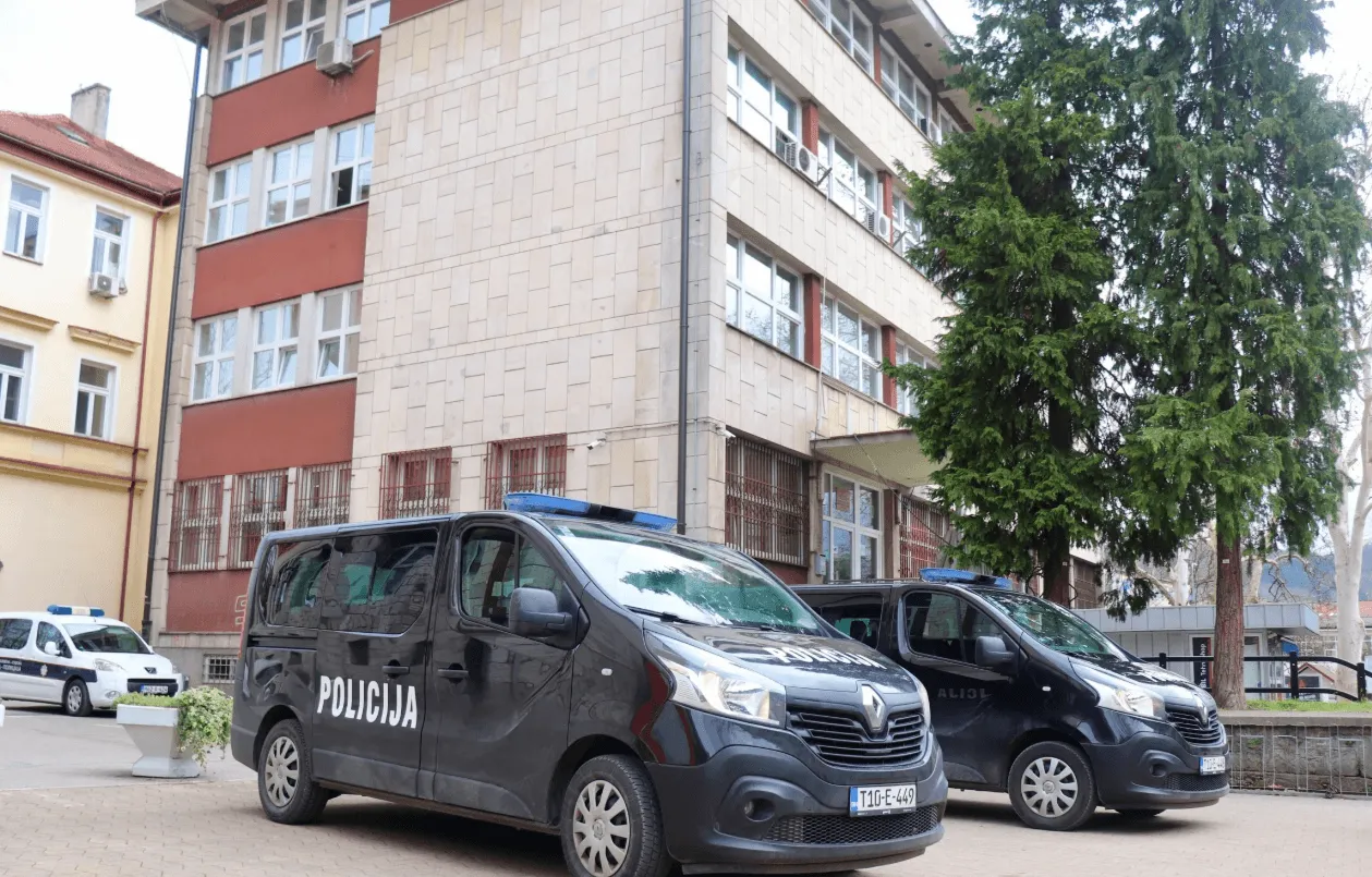 Muškarac pronađen mrtav u dvorištu kuće kod Velike Kladuše, istražuje se uzrok smrti