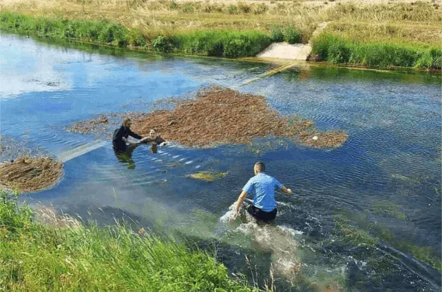 Policajci iz Trebinja skočili u rijeku i spasili ženu od utapanja