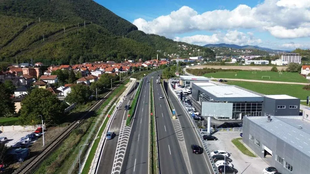 Povoljni uvjeti za vožnju širom BiH uz nekoliko radova i privremenih obustava saobraćaja