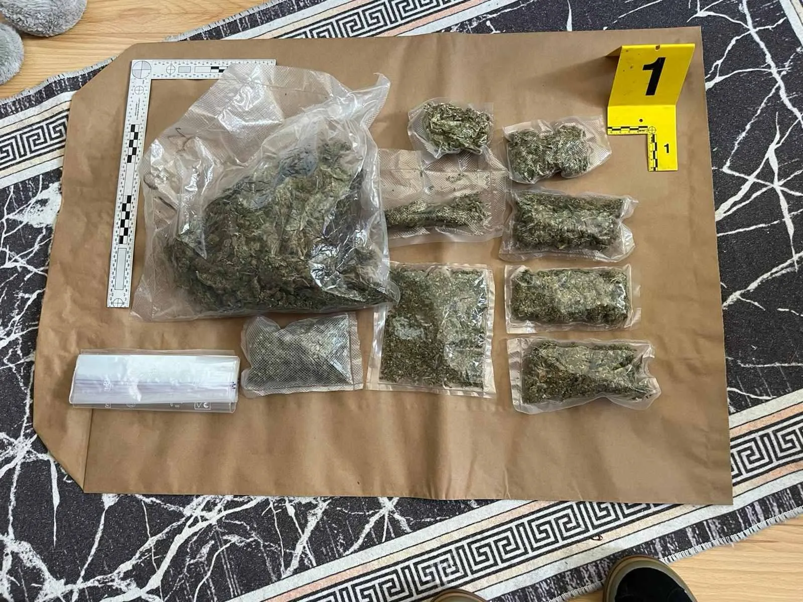 (FOTO) "Pao" sarajevski diler sa gomilom marihuane, pronađena i laboratorija