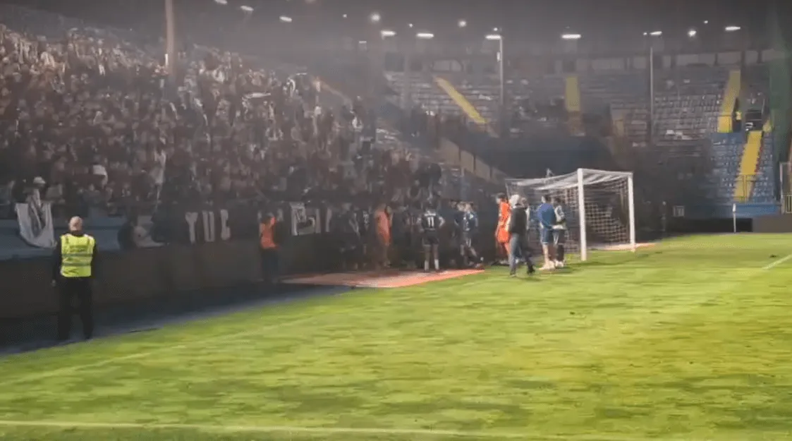 (VIDEO) Manijaci održali govor igračima i dodatno ih motivisali pred derbi sa Sarajevom