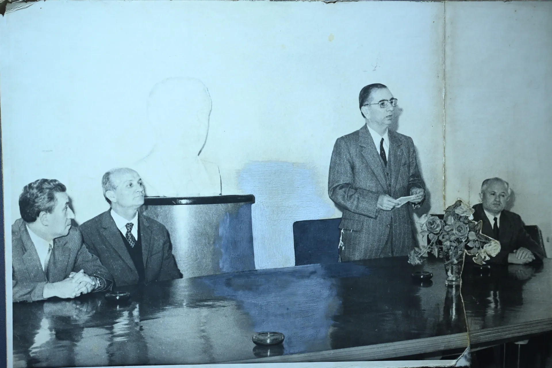 Ljudi koji bi se zamjerili režimu bili bi "izbrisani" sa fotografija i iz historije