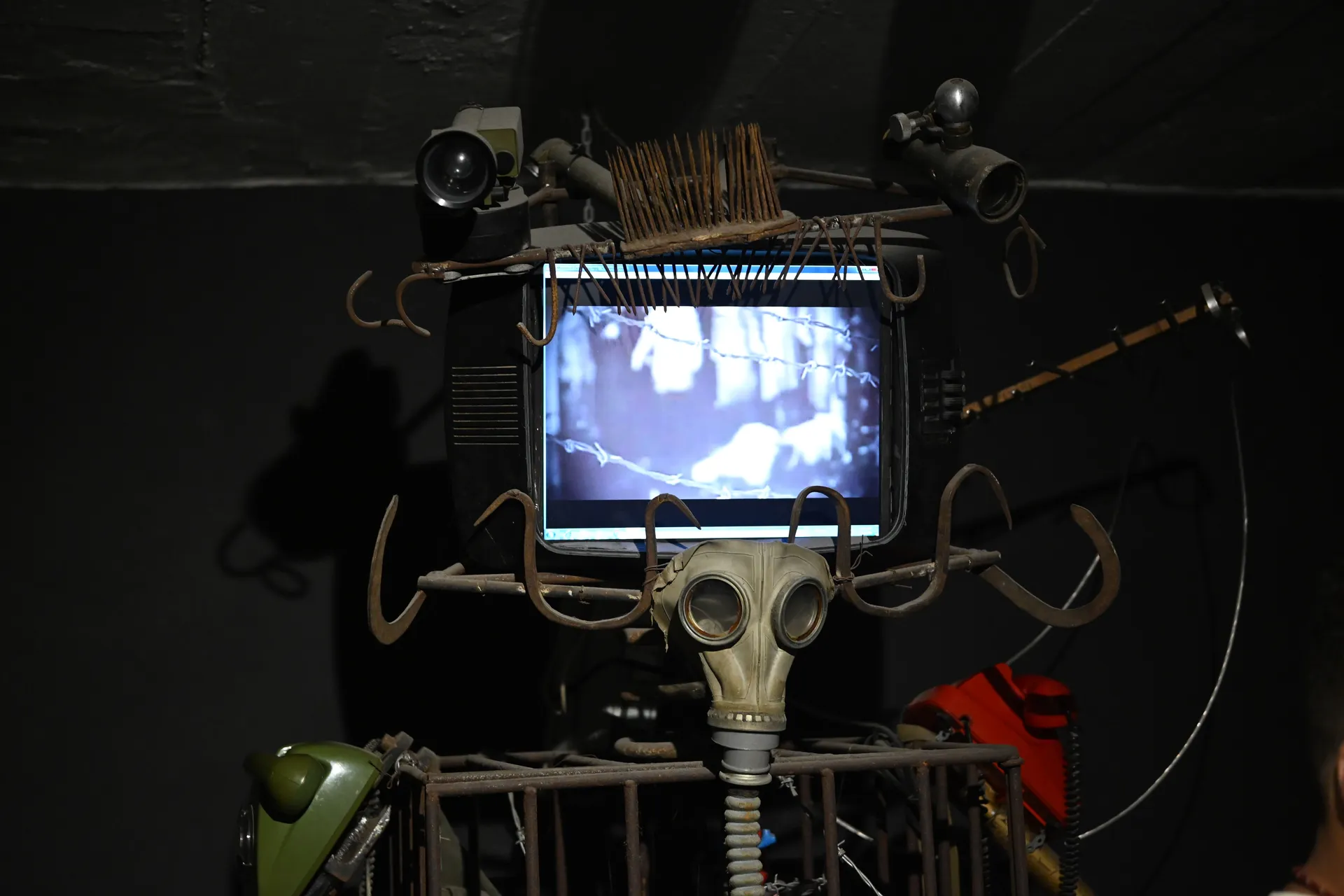 Izložene su i umjetničke instalacije poput "Čudovišta diktature"