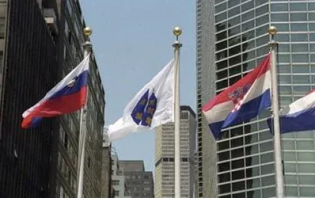 Na današnji dan BiH postala članica UN-a, prvi put predstavljena zastava Republike BiH