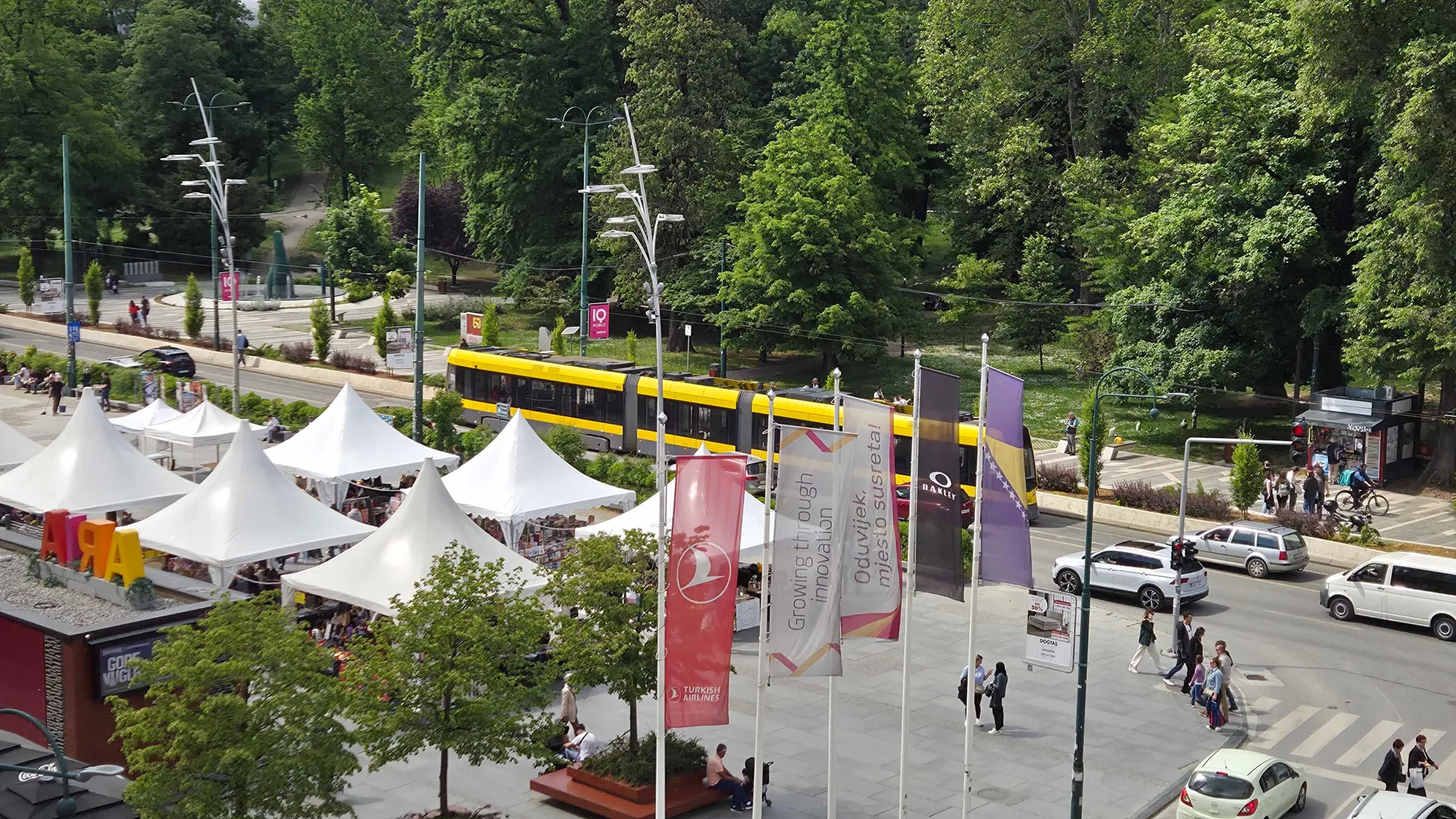 (VIDEO) Nakratko obustavljen tramvajski saobraćaj u Sarajevu, urađen reset novog tramvaja