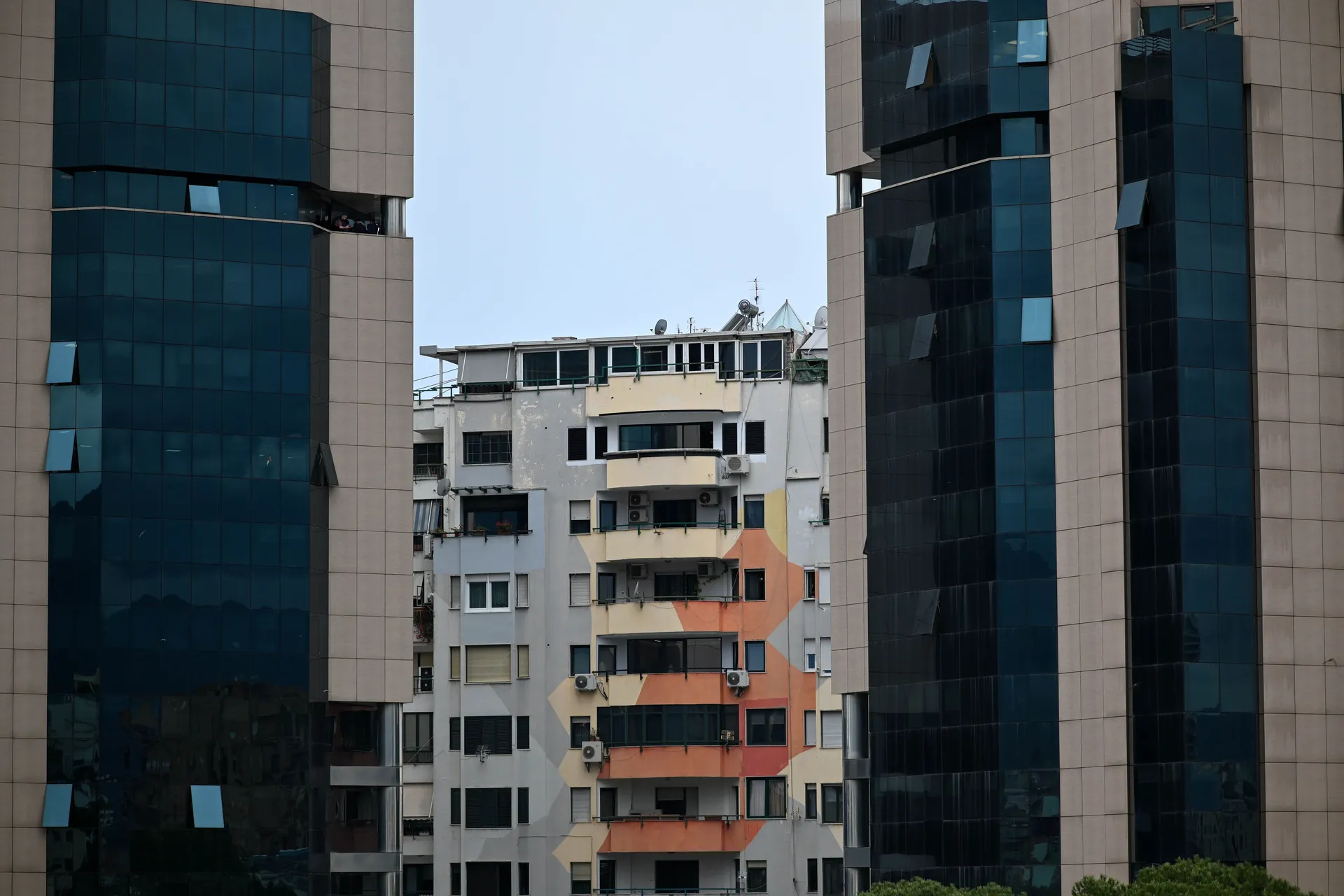 Moderna i brutalistička zdanja se isprepliću u Tirani