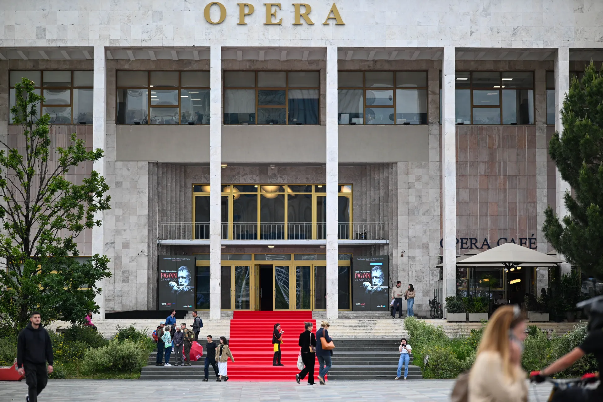 Grad je relativno mlad i nema previše historijskih znamenitosti