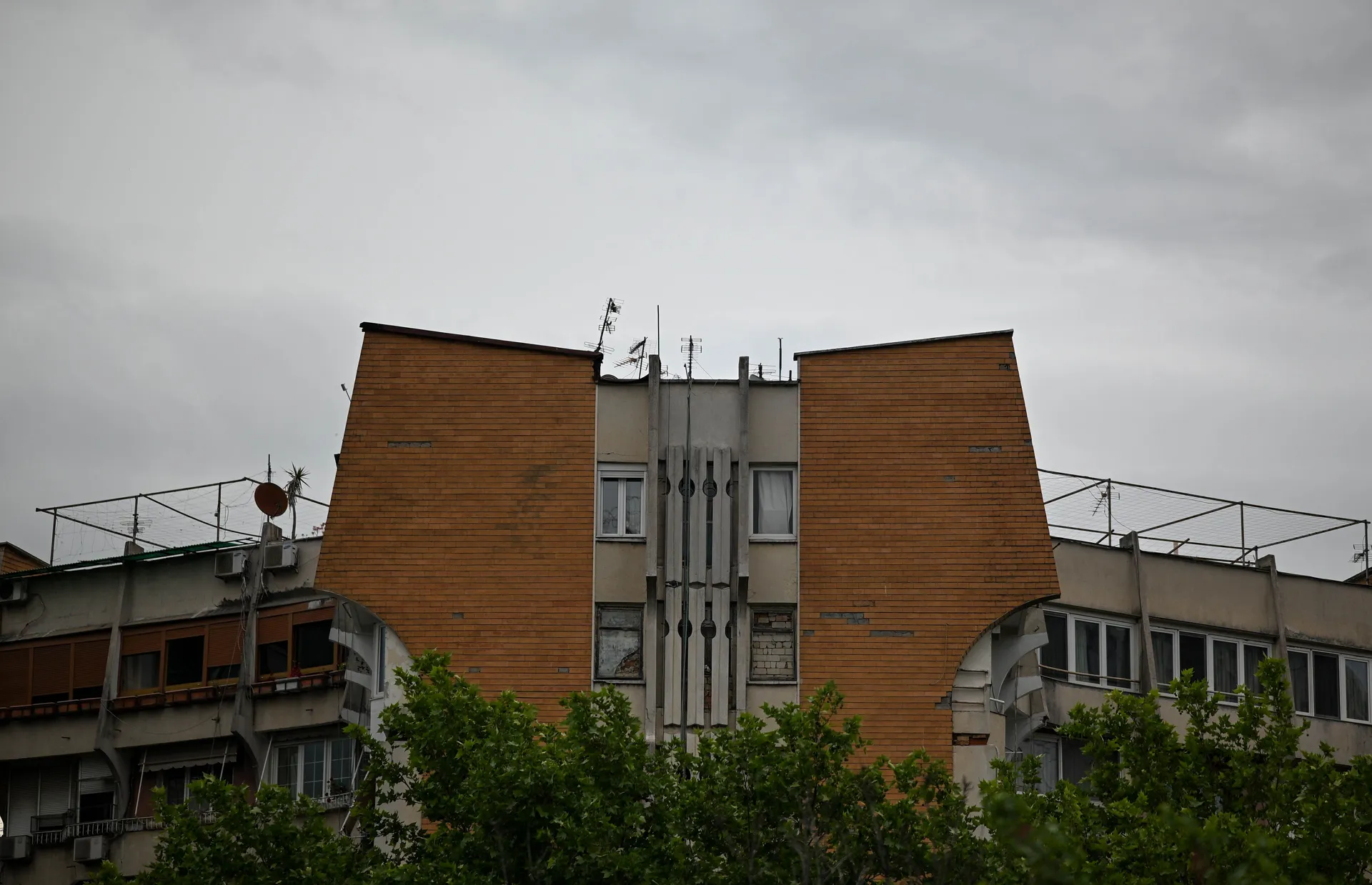 Moderna i brutalistička zdanja se isprepliću u Tirani